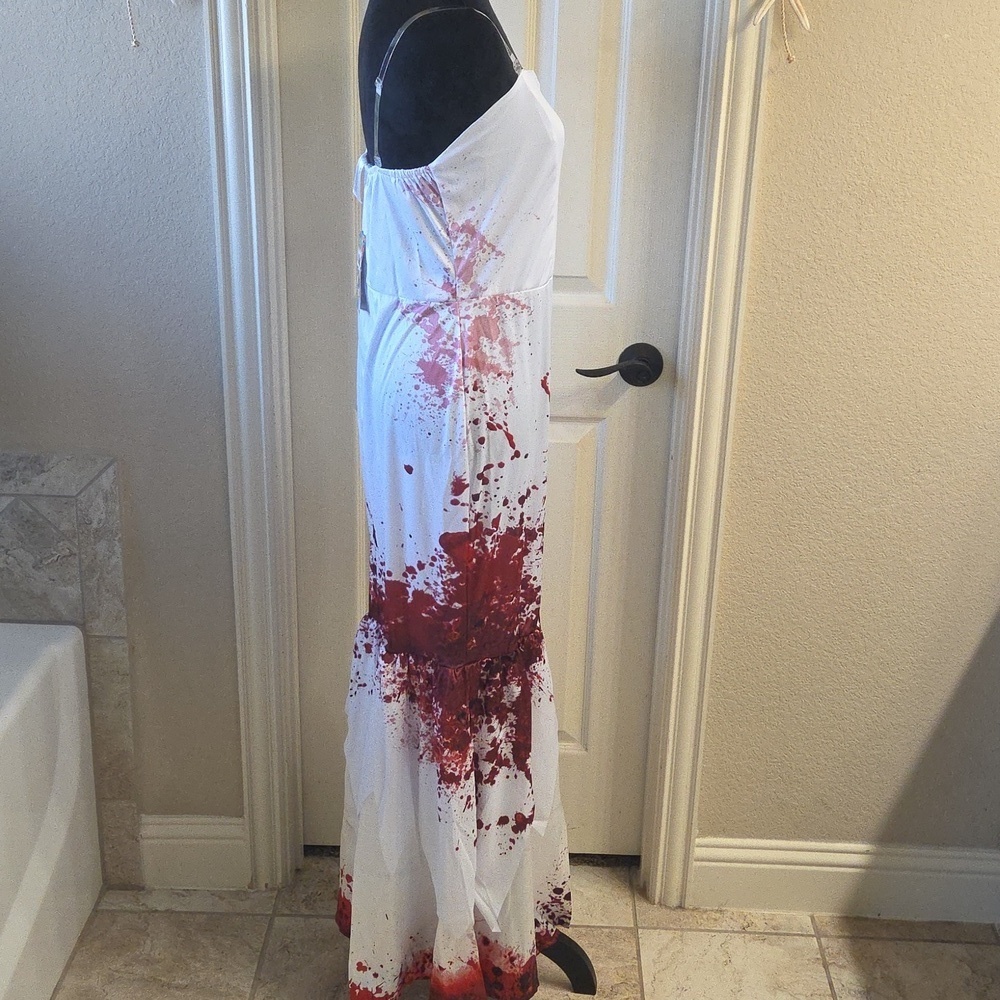 Zombie Bride Fishtail Blood Splattered Dress With Veil NWT - Picture 13 of 16